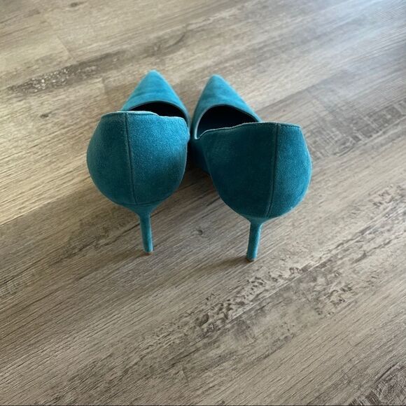 Manolo Blahnik BB Suede Pump - Picture 4 of 8